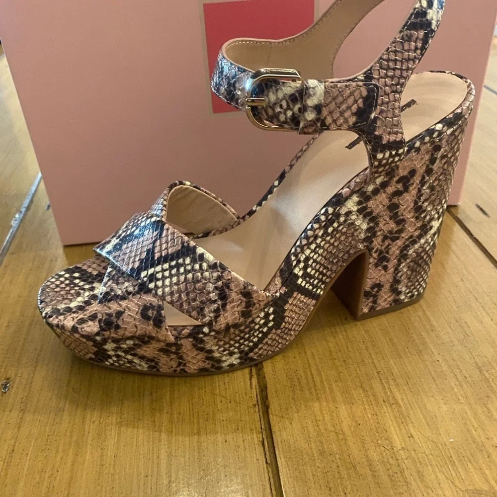 Kate Spade Women’s Snakeprint Platform Grace New in Box size 10